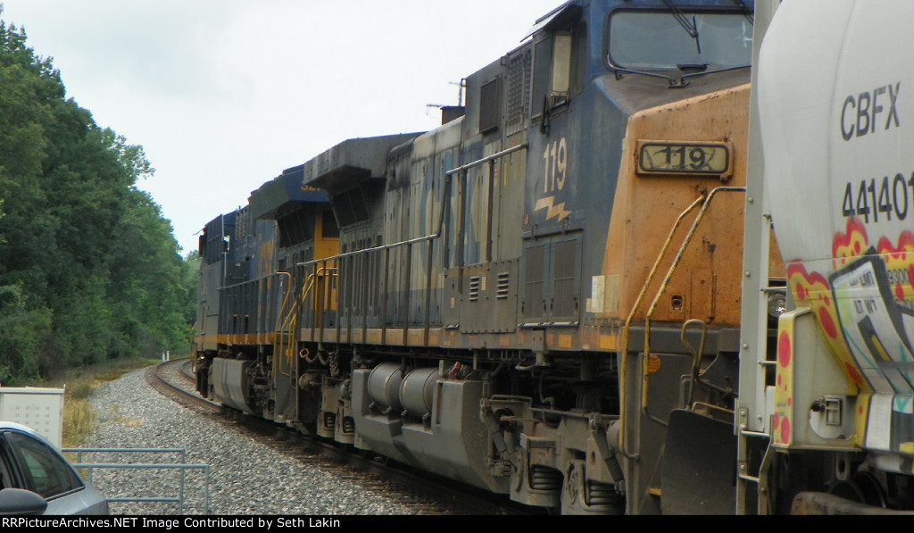 CSX 119 trailing 327